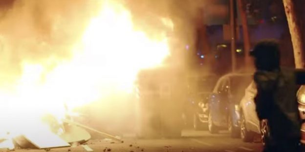 <pre>Видео RNC о бунтовщиках в «Америке Байдена» на самом деле находится на улице Барселоны, Испания