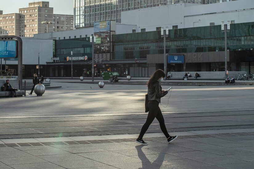 <pre>Европа ощущает давление, поскольку технологическая конкуренция между США и Китаем накаляется