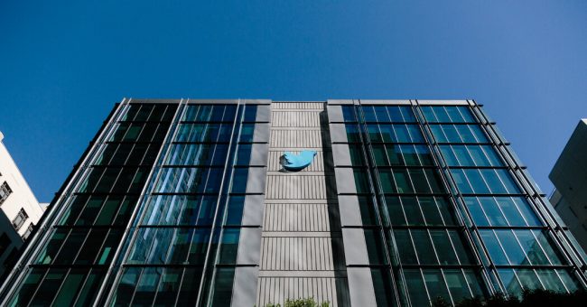 <pre>Facebook и Twitter уклоняются от повтора 2016 года и разжигают огненную бурю 2020 года