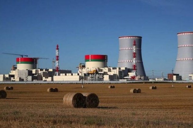 Почему белорусская АЭС прекратила работу и опасно ли это?