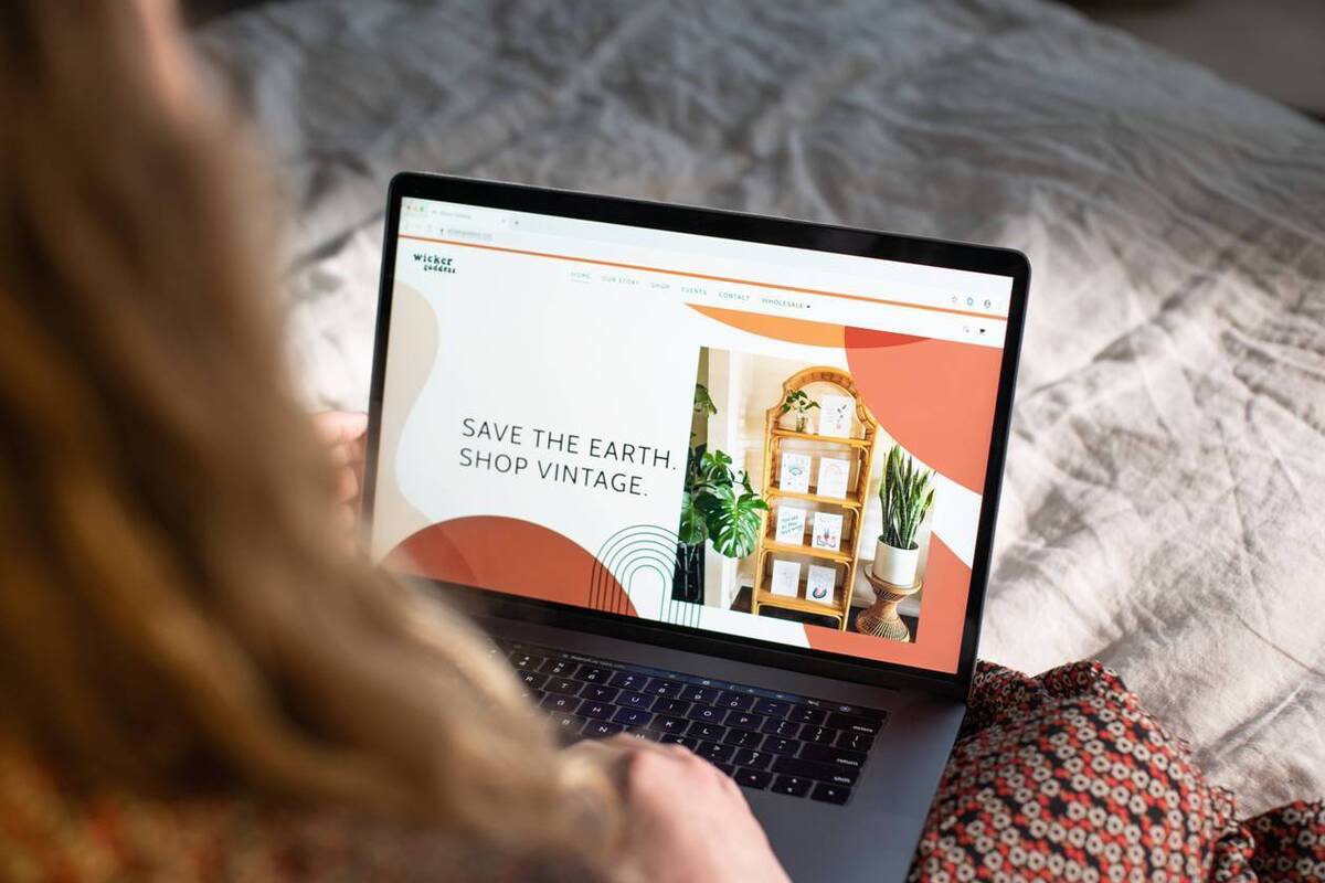 <pre>Расширьте охват своего бренда в Интернете, продавая напрямую через Facebook и Instagram