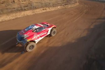 <pre>Extreme E: Льюис Хэмилтон помогает сделать гонки экологически безопасными