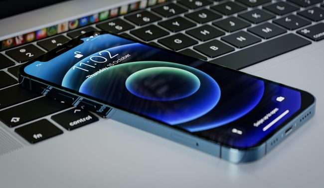 Apple запатентовала сквозную зарядку iPad, iPhone и Apple Watch от MacBook