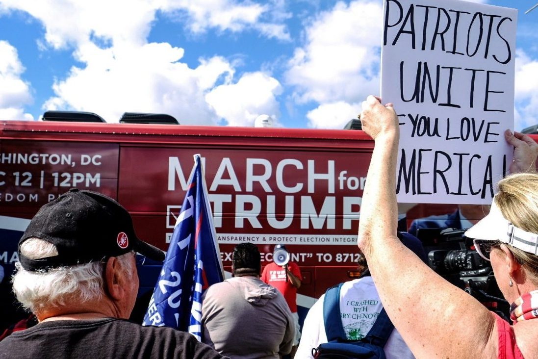 <pre>Дорога к восстанию в Капитолии была вымощена дезинформацией MAGA