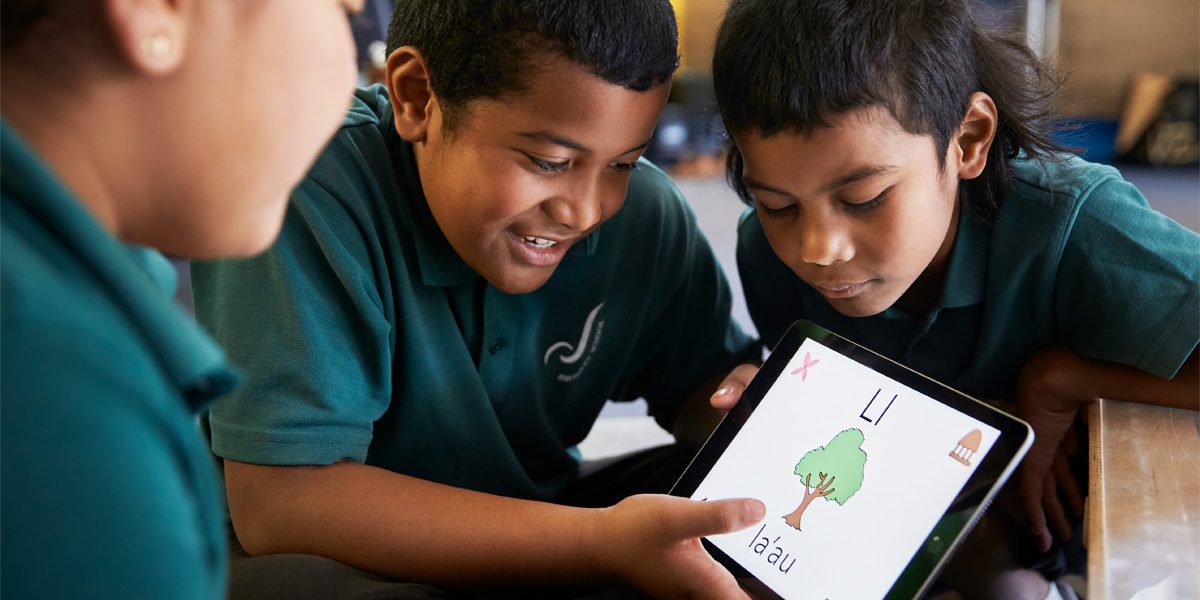 <pre>Студенты из Новой Зеландии создают прототип своего собственного приложения на самоанском языке на iPad