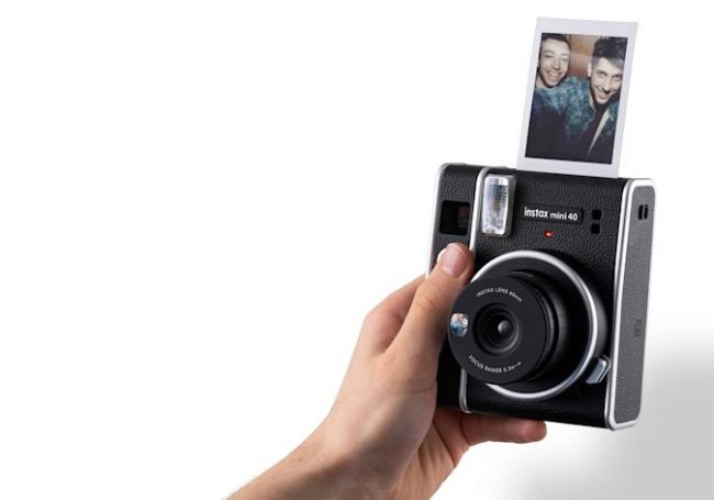 Fujifilm представила новый фотоаппарат мгновенной печати Instax Mini 40 для любителей ретро