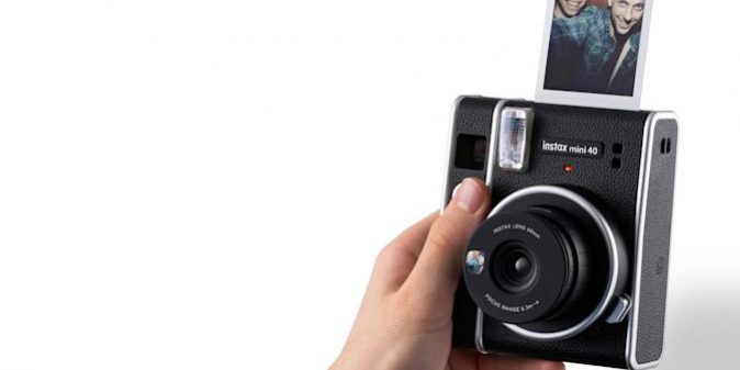 Fujifilm представила новый фотоаппарат мгновенной печати Instax Mini 40 для любителей ретро