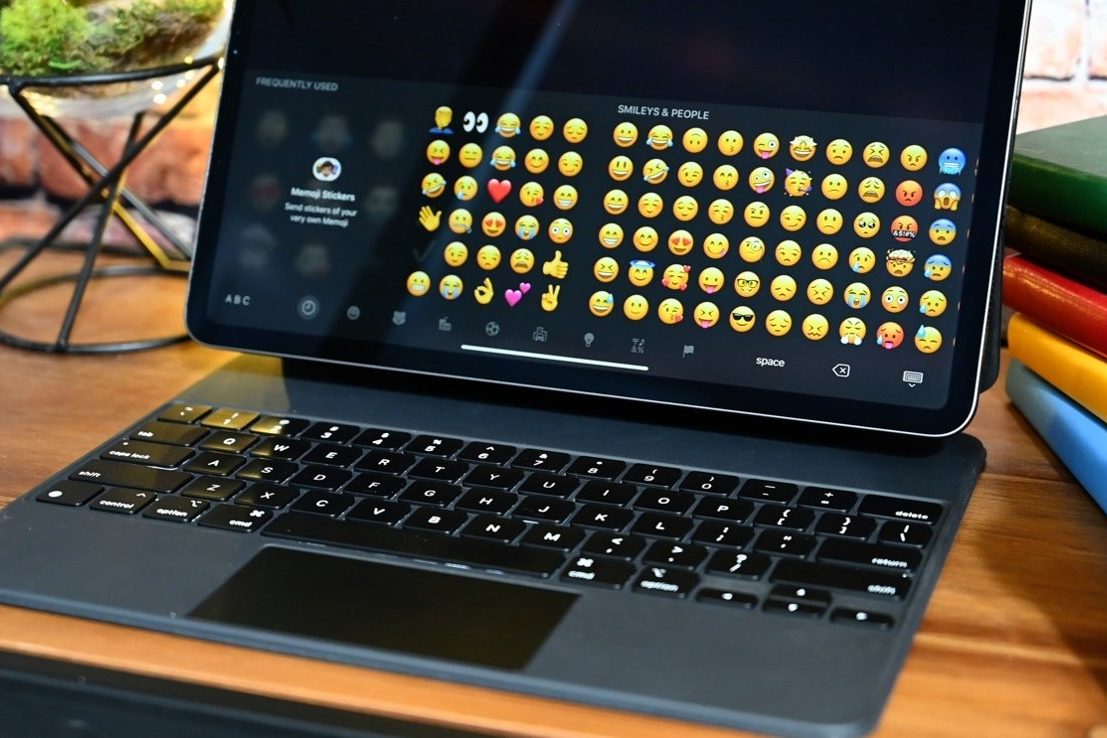 <pre>Новый, более толстый 12,9-дюймовый iPad Pro не может использовать предыдущую клавиатуру Magic Keyboard