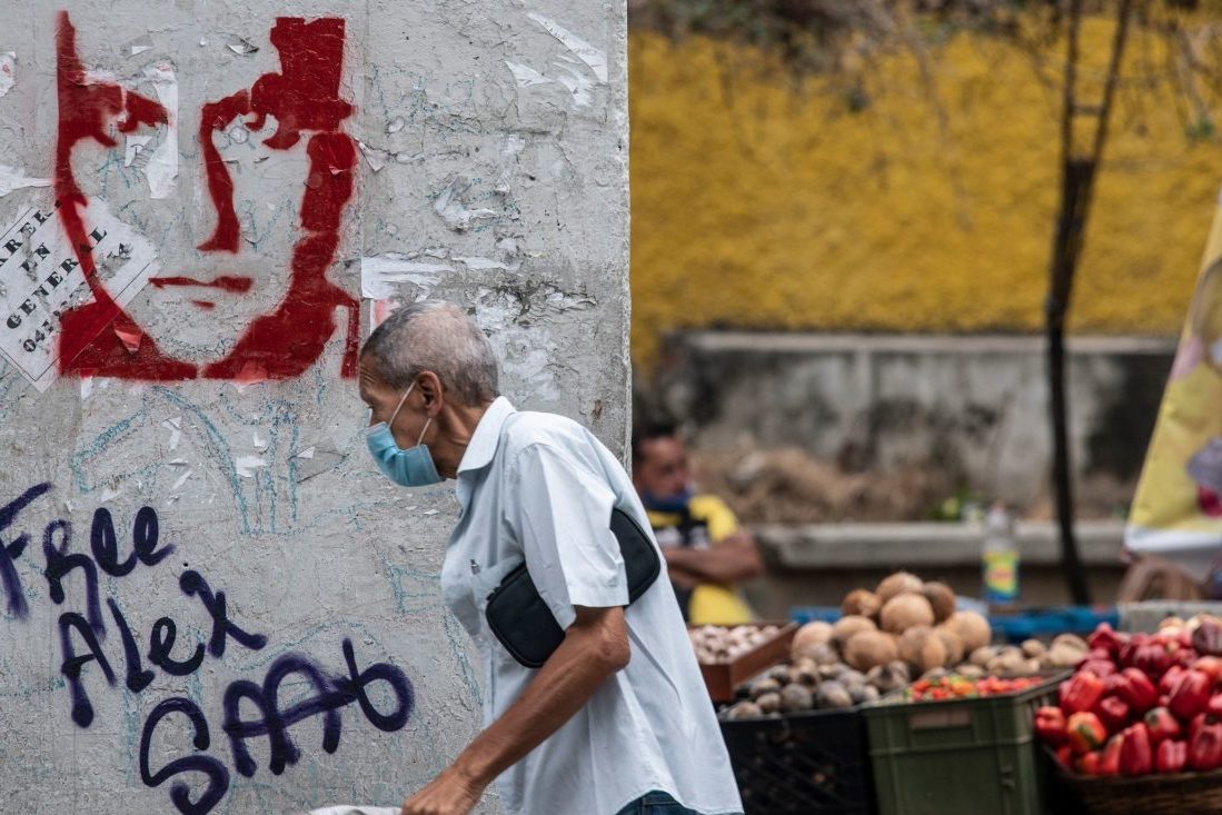 <pre>Влиятельным лицам Нигерии платят за твит об Алексе Саабе