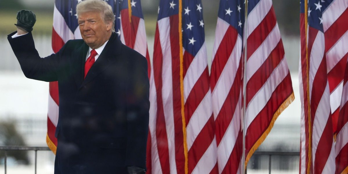 <pre>Facebook должен принять решение о постоянном запрете Трампа: Наблюдательный совет