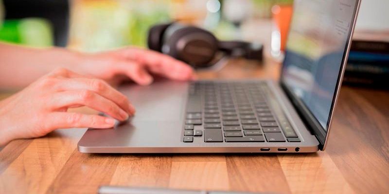 <pre>MacBook превосходит процветающий рынок ноутбуков