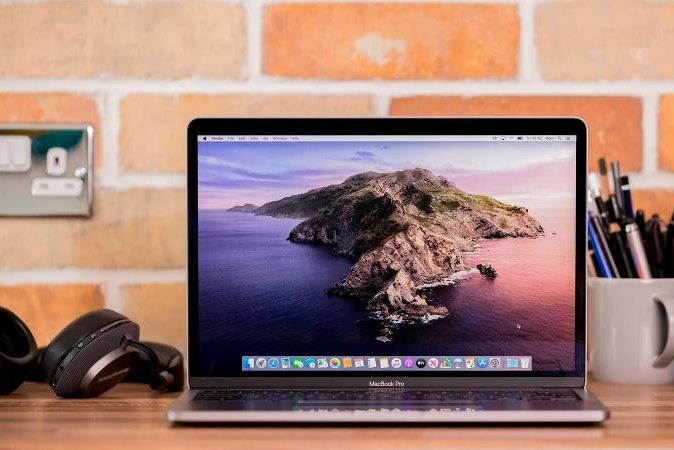 <pre>MacBook с Mini-LED «не запустится до 2022 года»