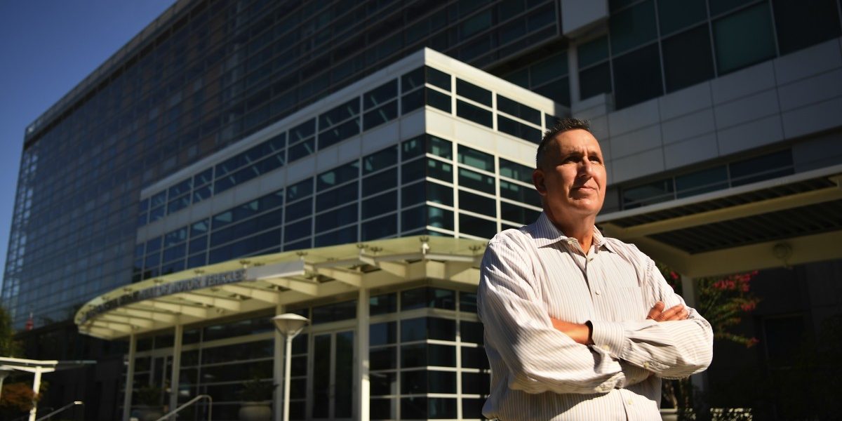 <pre>DMV расследует заявления Tesla об использовании беспилотных автомобилей