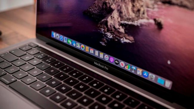 <pre>Следующий MacBook Pro получит процессор M1X, без логотипа на передней панели