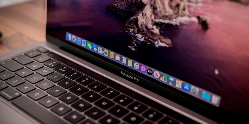 <pre>Следующий MacBook Pro получит процессор M1X, без логотипа на передней панели