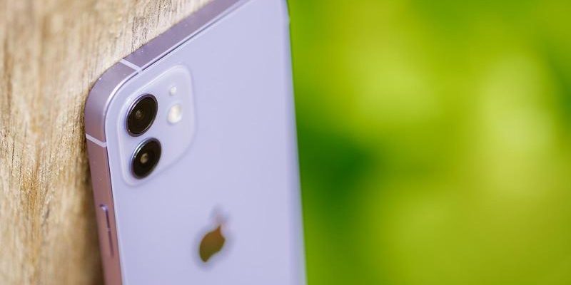 <pre>Все модели iPhone 13 «оснащены оптической стабилизацией изображения со сдвигом датчика»