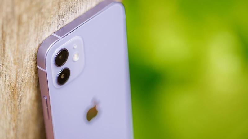 <pre>Все модели iPhone 13 «оснащены оптической стабилизацией изображения со сдвигом датчика»