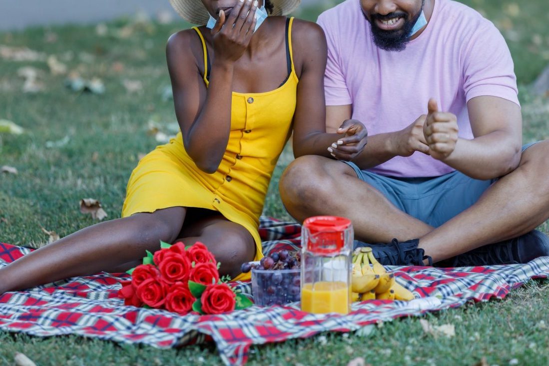 <pre>Приложения для знакомств поощряют вакцинацию с помощью новых функций