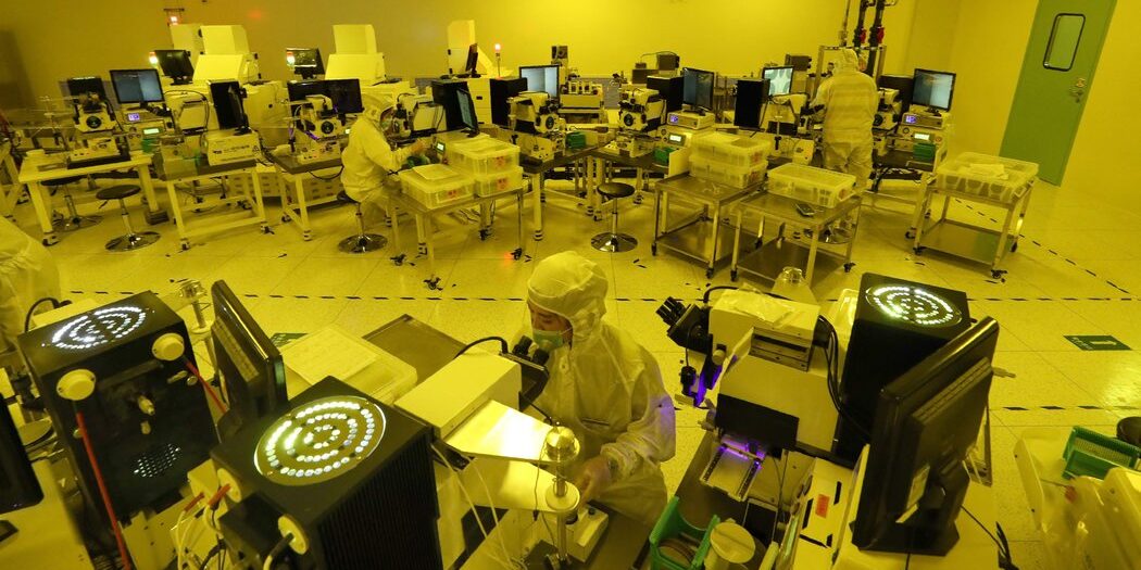 <pre>Сенат намерен вложить 120 миллиардов долларов в науку, чтобы противостоять Китаю