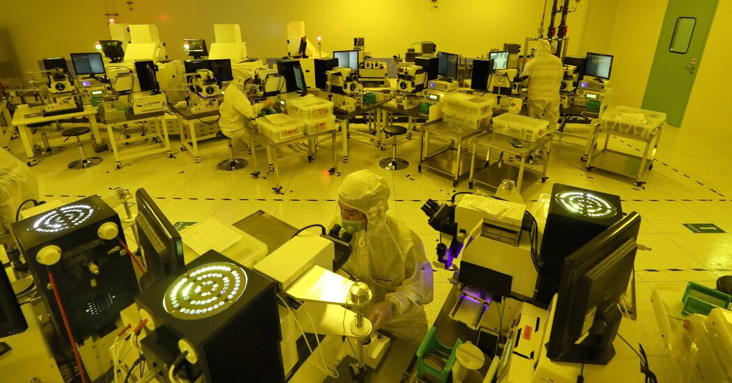 <pre>Сенат намерен вложить 120 миллиардов долларов в науку, чтобы противостоять Китаю