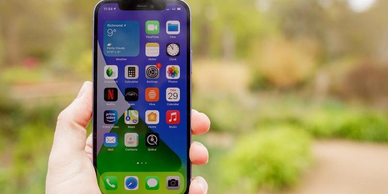 <pre>iPhone 13 обеспечивает лучшую батарею и более быструю работу 5G