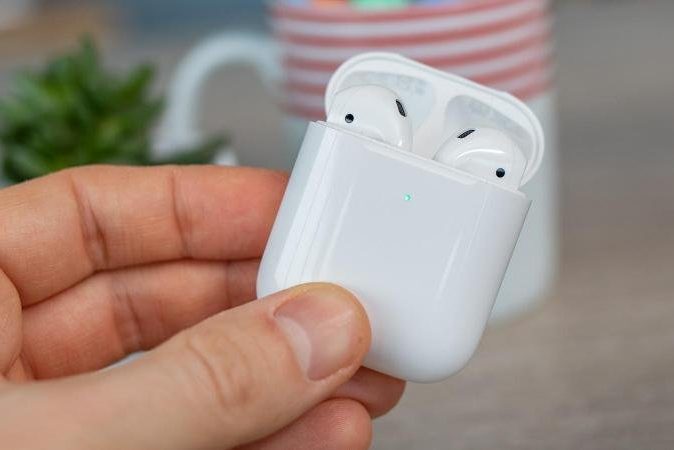 <pre>В сети появится чехол «AirPods 3» с вырезом для динамика