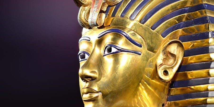 Египетский фермер нашел на своем поле памятную плиту известного фараона