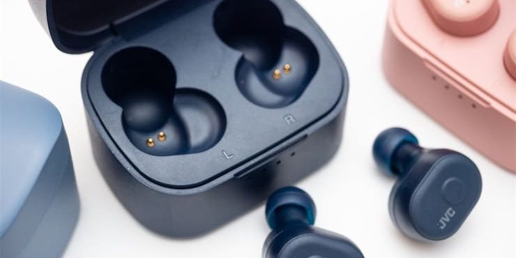 JVC HA-A10T: беспроводные наушники со вкладышами с эффектом памяти
