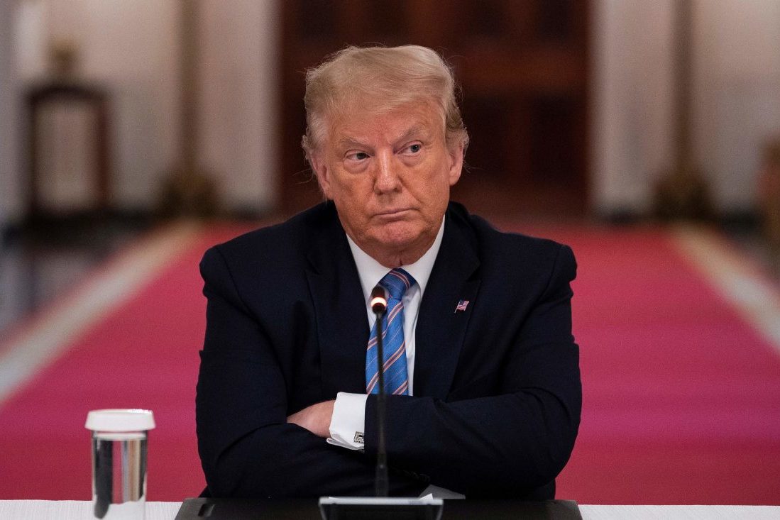 <pre>Facebook запретит Трампа на следующие два года