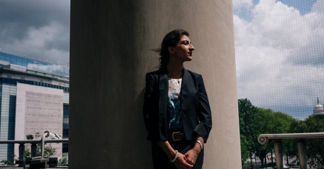 <pre>Лина Хан была одним из главных критиков крупных технологий. Теперь она его регулятор.