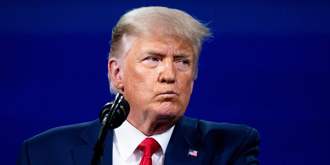 <pre>Запрет Трампа в Facebook продлится не менее 2 лет