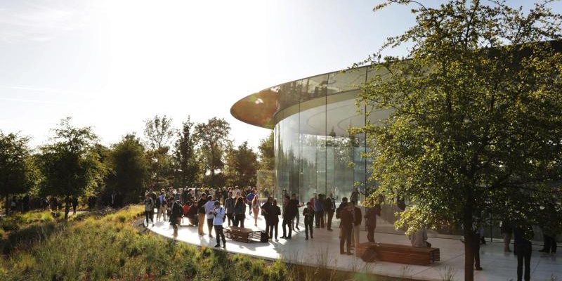 <pre>Apple «продвигается вперед» с возвращением в офис