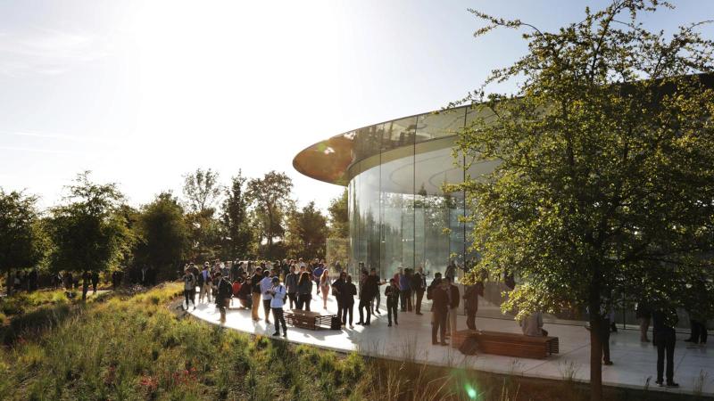 <pre>Apple «продвигается вперед» с возвращением в офис