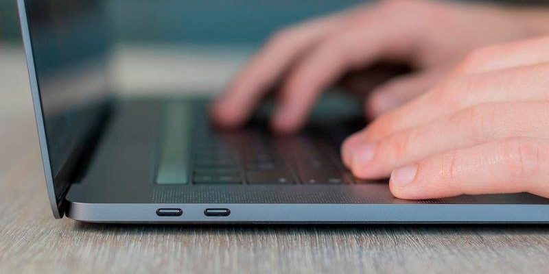 <pre>Bloomberg: Новый MacBook Pro выйдет этой осенью