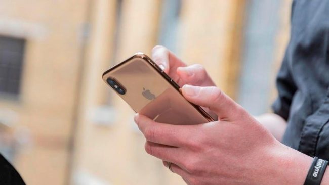 <pre>Российские хакеры использовали ошибку iOS для нападения на государственных чиновников