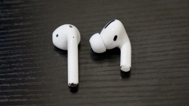 <pre>Таможня США изъяла рекордное количество поддельных AirPods