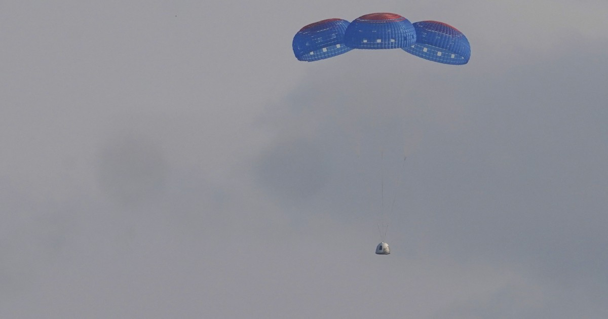 <pre>Джефф Безос завершил суборбитальный космический полет на острове Нью-Шепард