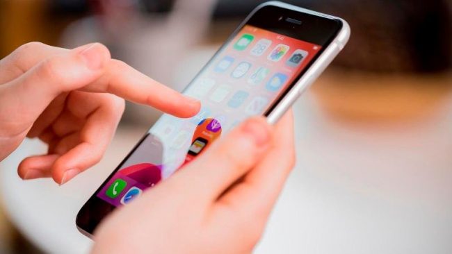 <pre>Новый iPhone SE будет выпущен весной 2022 года