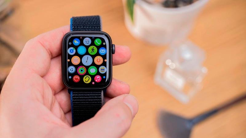 <pre>Почему вы должны установить watchOS 7.6.1 на свои Apple Watch