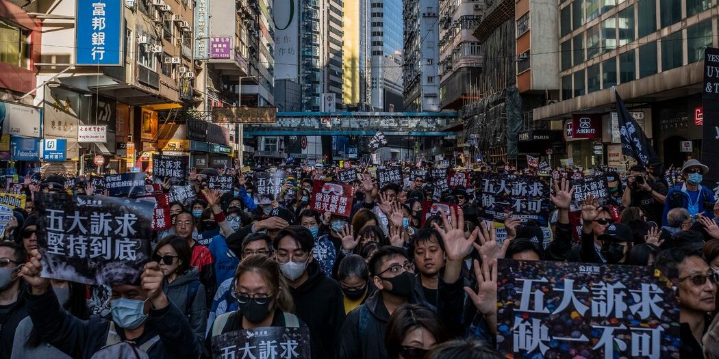 <pre>Американские интернет-гиганты нанесли ответный удар по закону Гонконга о доксинге