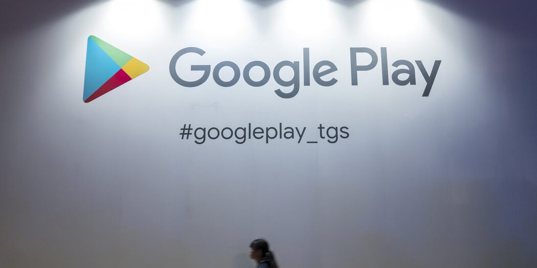 <pre>Десятки штатов подали в суд на Google из-за комиссии магазина приложений