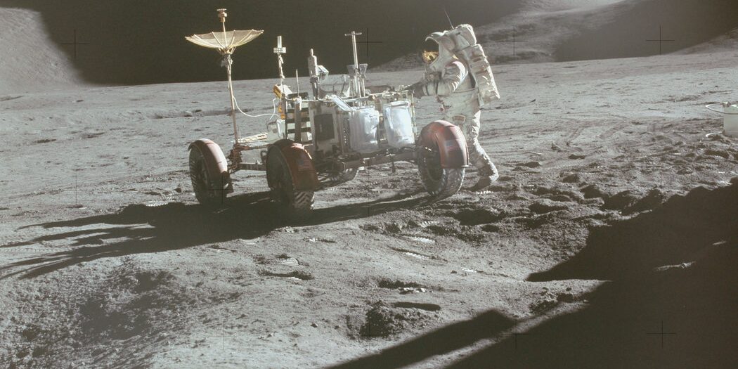 <pre>Годовщина Аполлона-15: 50 лет назад, НАСА запустило машину на Луну