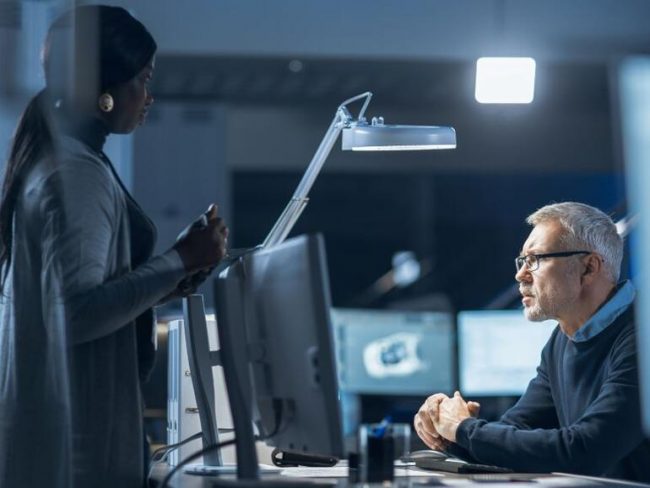 <pre>Пожилые работники не работают. Это большая проблема для всех