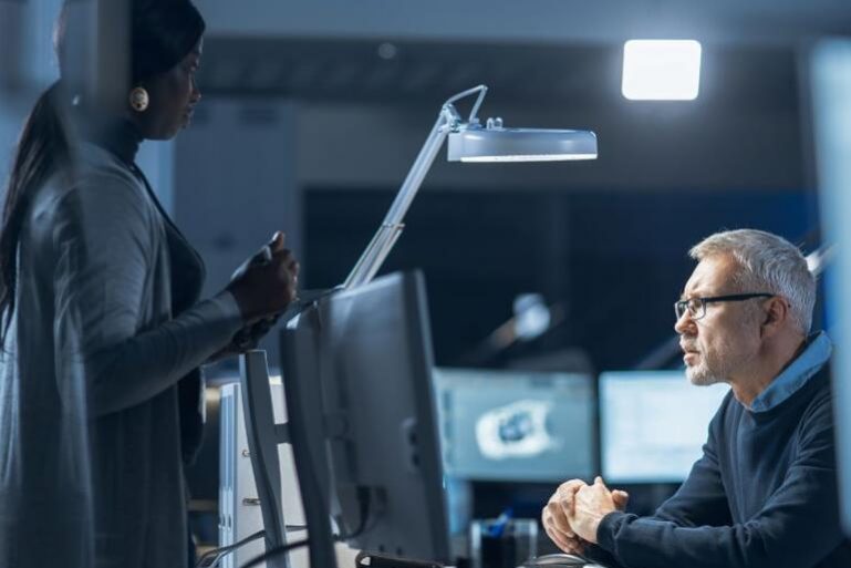 <pre>Пожилые работники не работают. Это большая проблема для всех