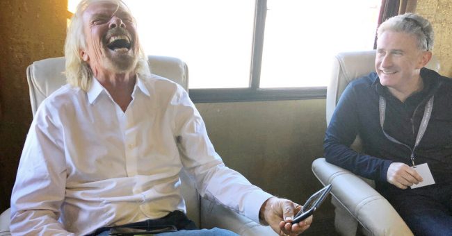 <pre>Ричард Брэнсон попытается отправить Джеффа Безоса в космос