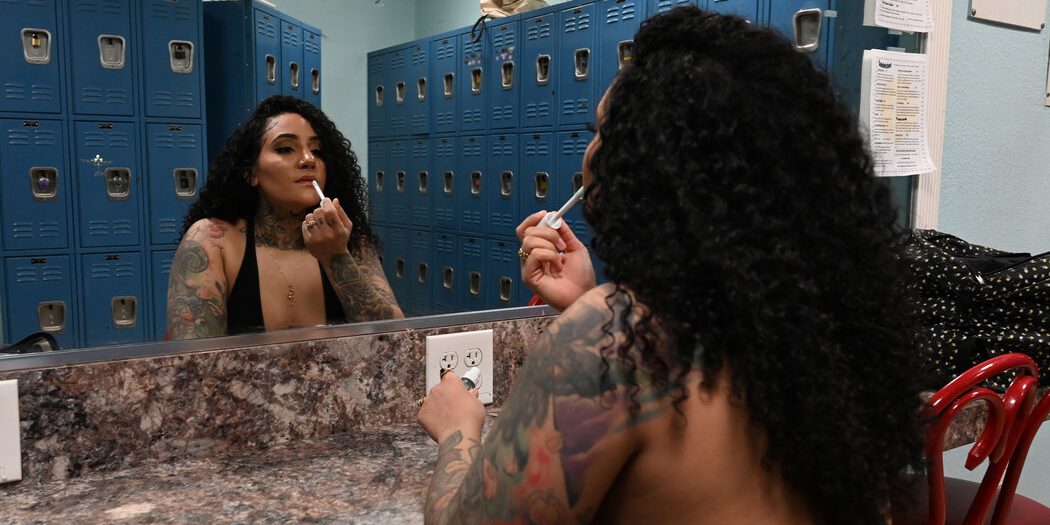 <pre>Стриптизерши находят сообщество на TikTok