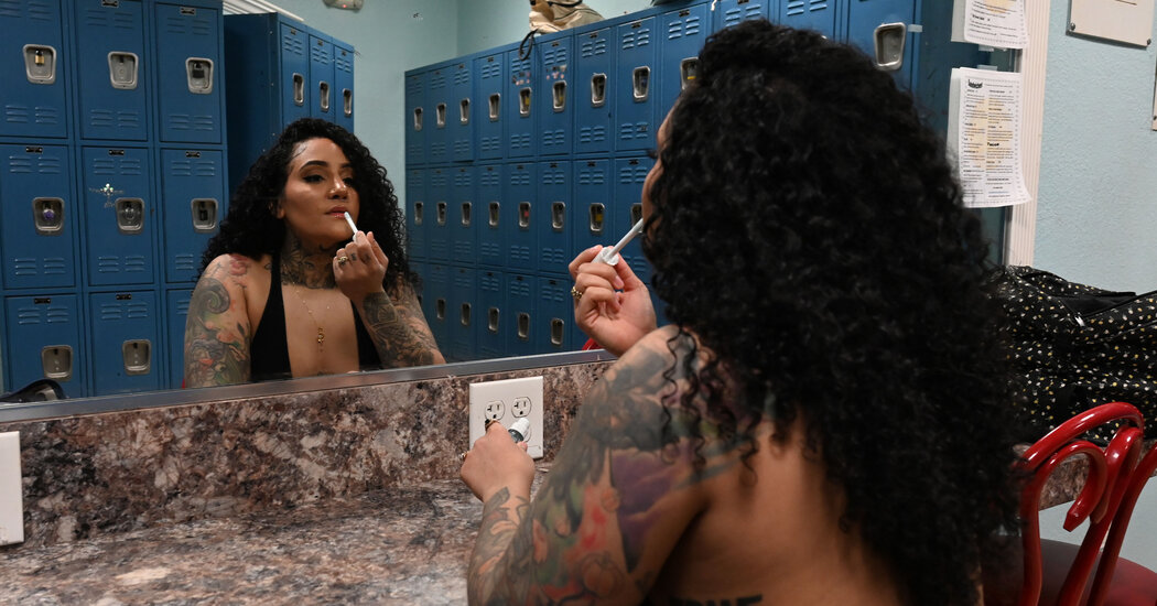 <pre>Стриптизерши находят сообщество на TikTok