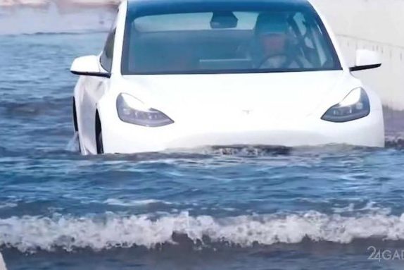 Видео из Китая с «плывущим» по воде электромобилем Tesla Model 3 (видео) » 24Gadget.Ru :: Гаджеты и технологии