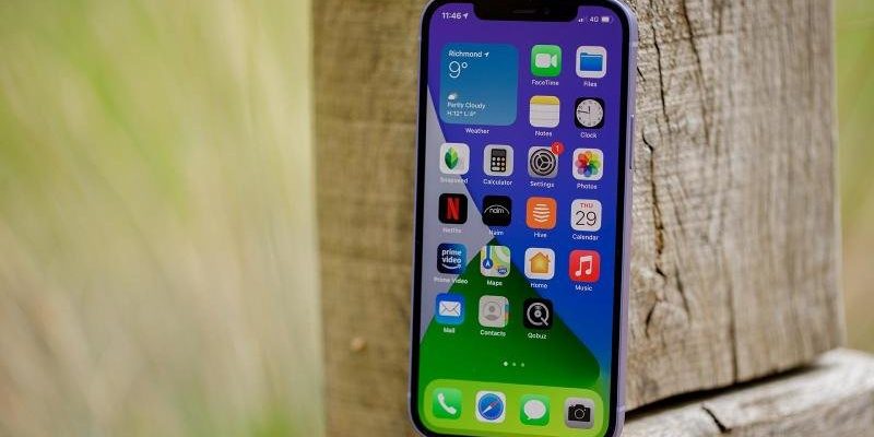 <pre>Проблема с iPhone 13? Слишком хорошие продажи iPhone 12