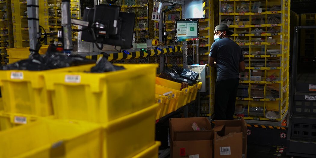 <pre>Amazon сталкивается с более широкой борьбой за трудовые отношения